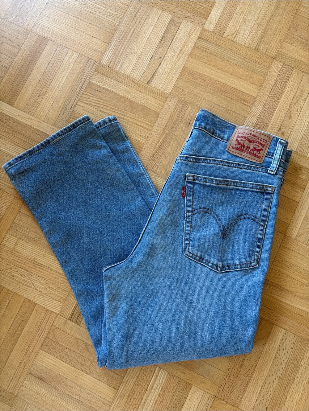Levi's Wedgie Straight Light Blue Cropped Jeans